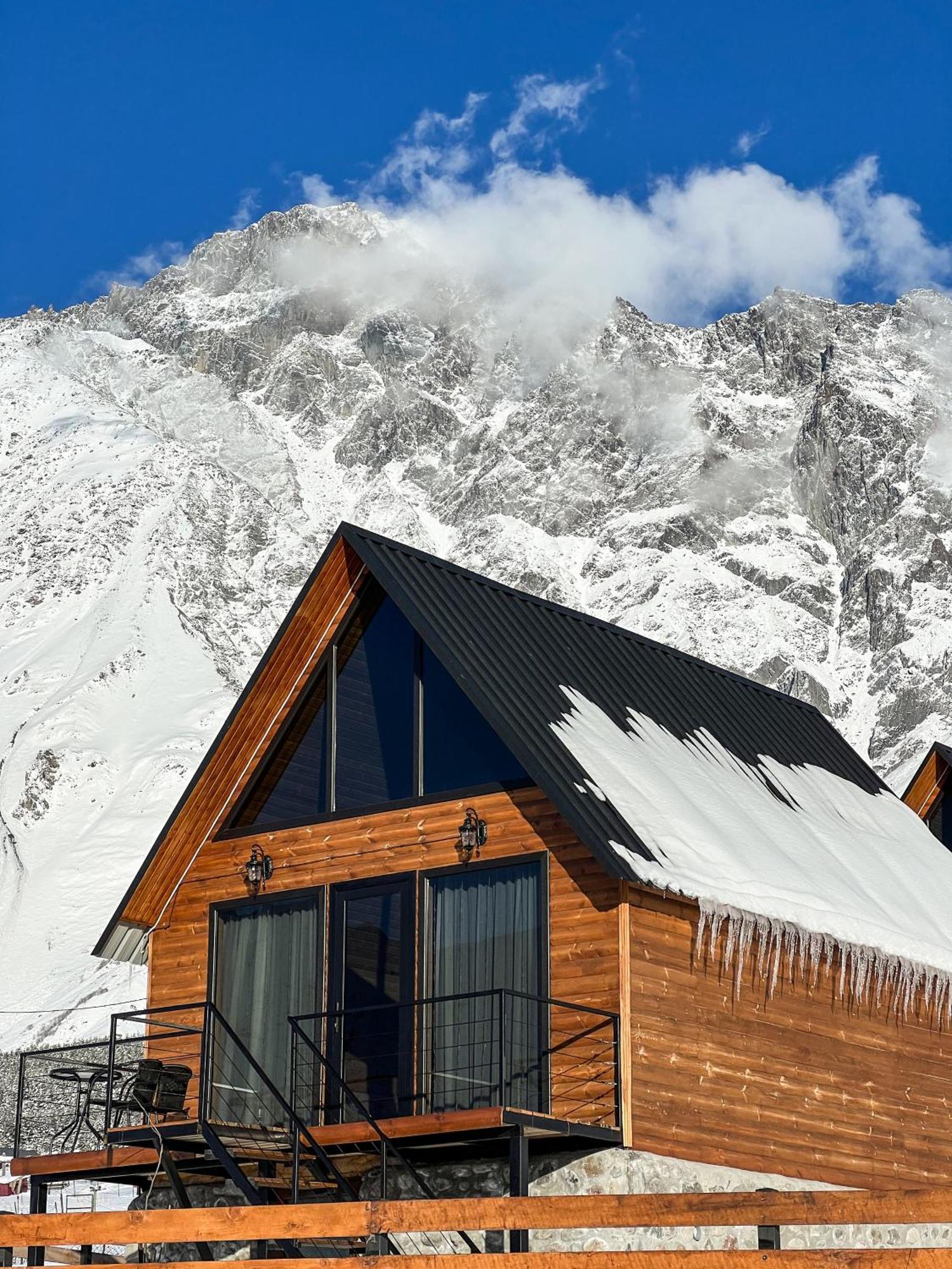 Traveler'S Cottages In Kazbegi Екстериор снимка