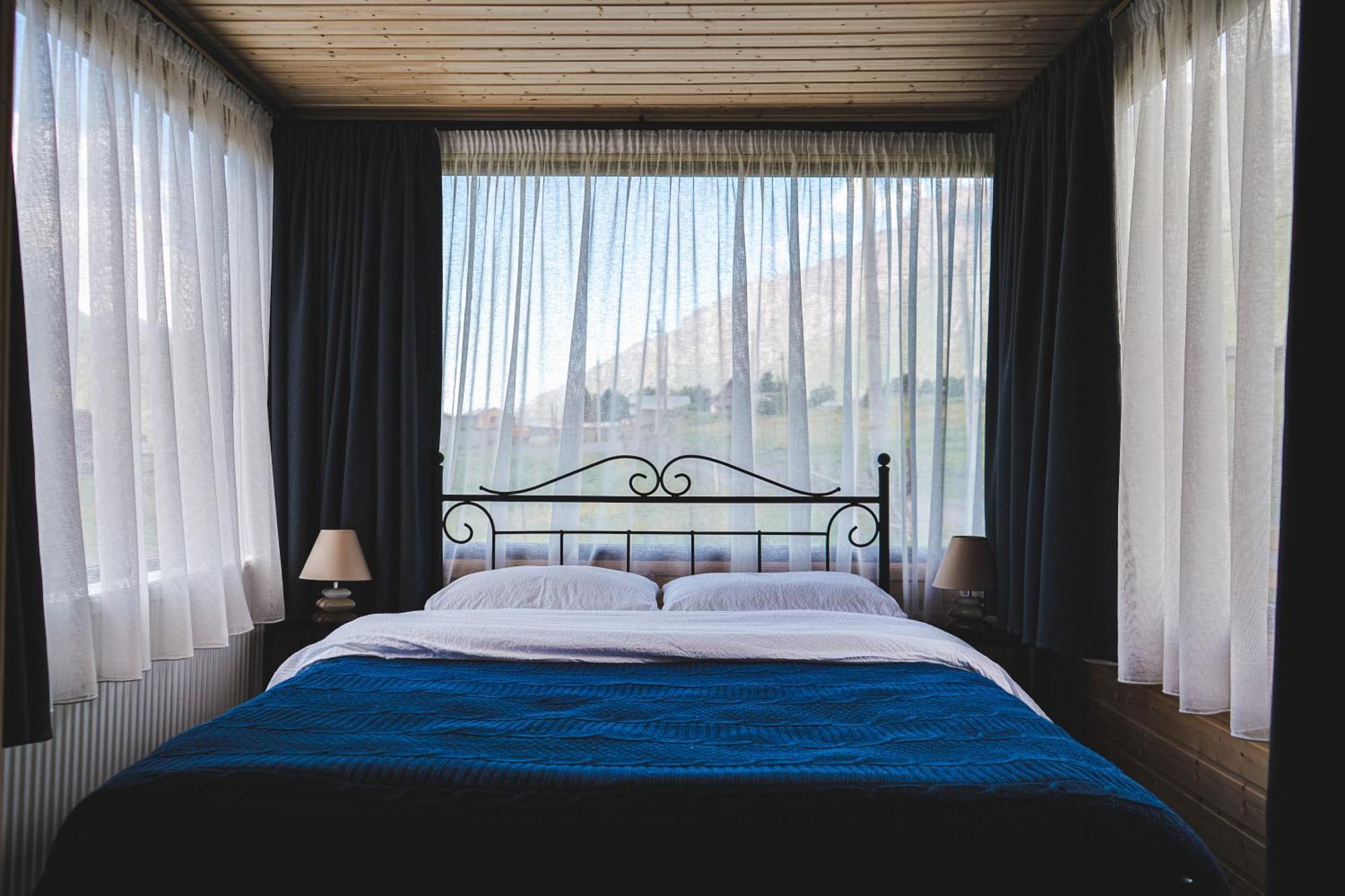 Traveler'S Cottages In Kazbegi Екстериор снимка