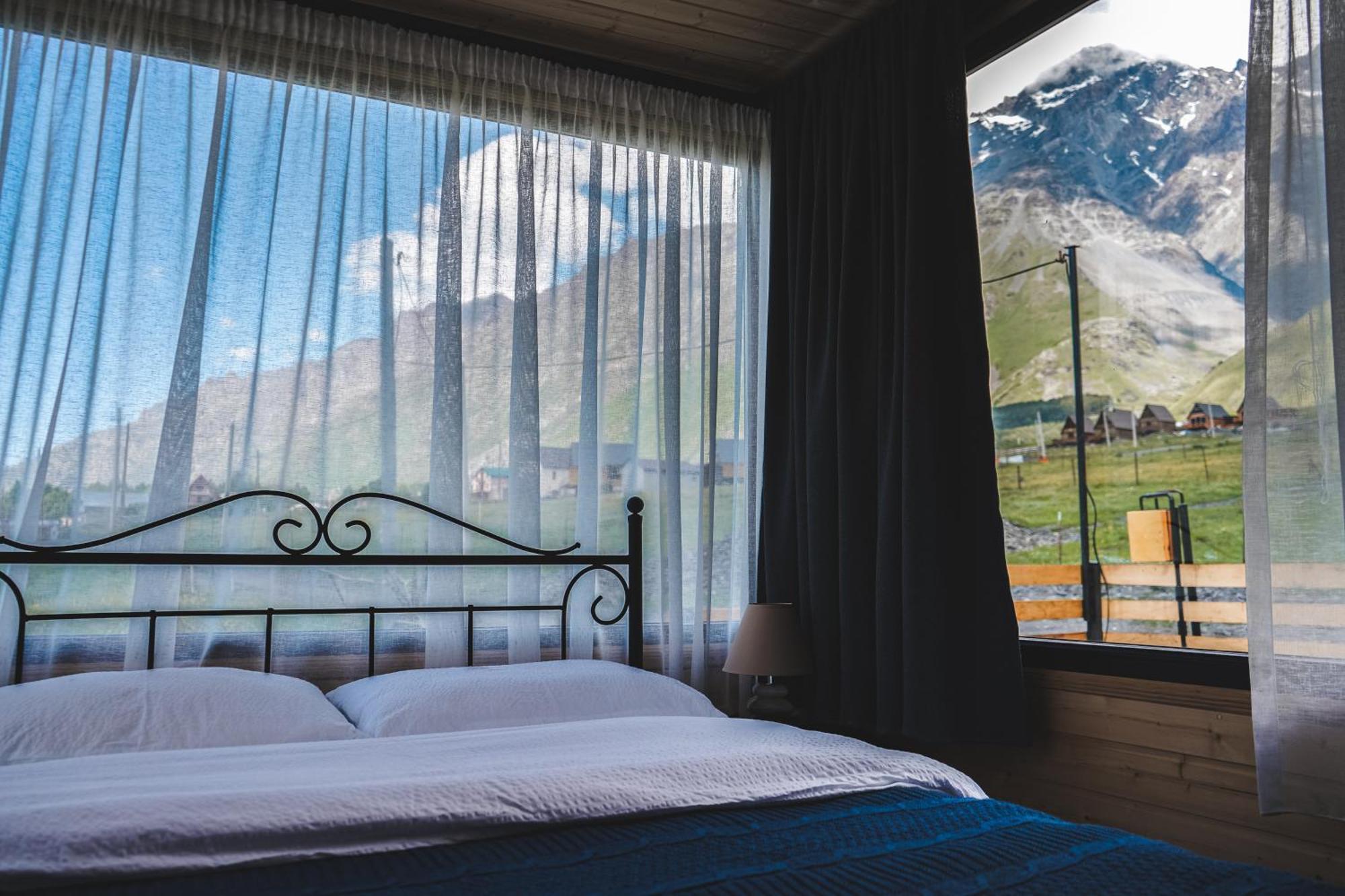 Traveler'S Cottages In Kazbegi Екстериор снимка