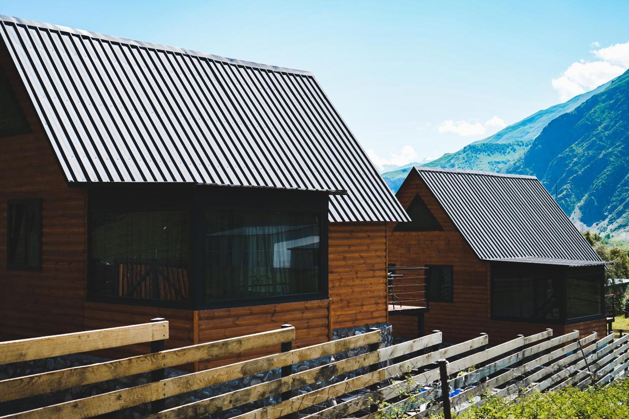 Traveler'S Cottages In Kazbegi Екстериор снимка