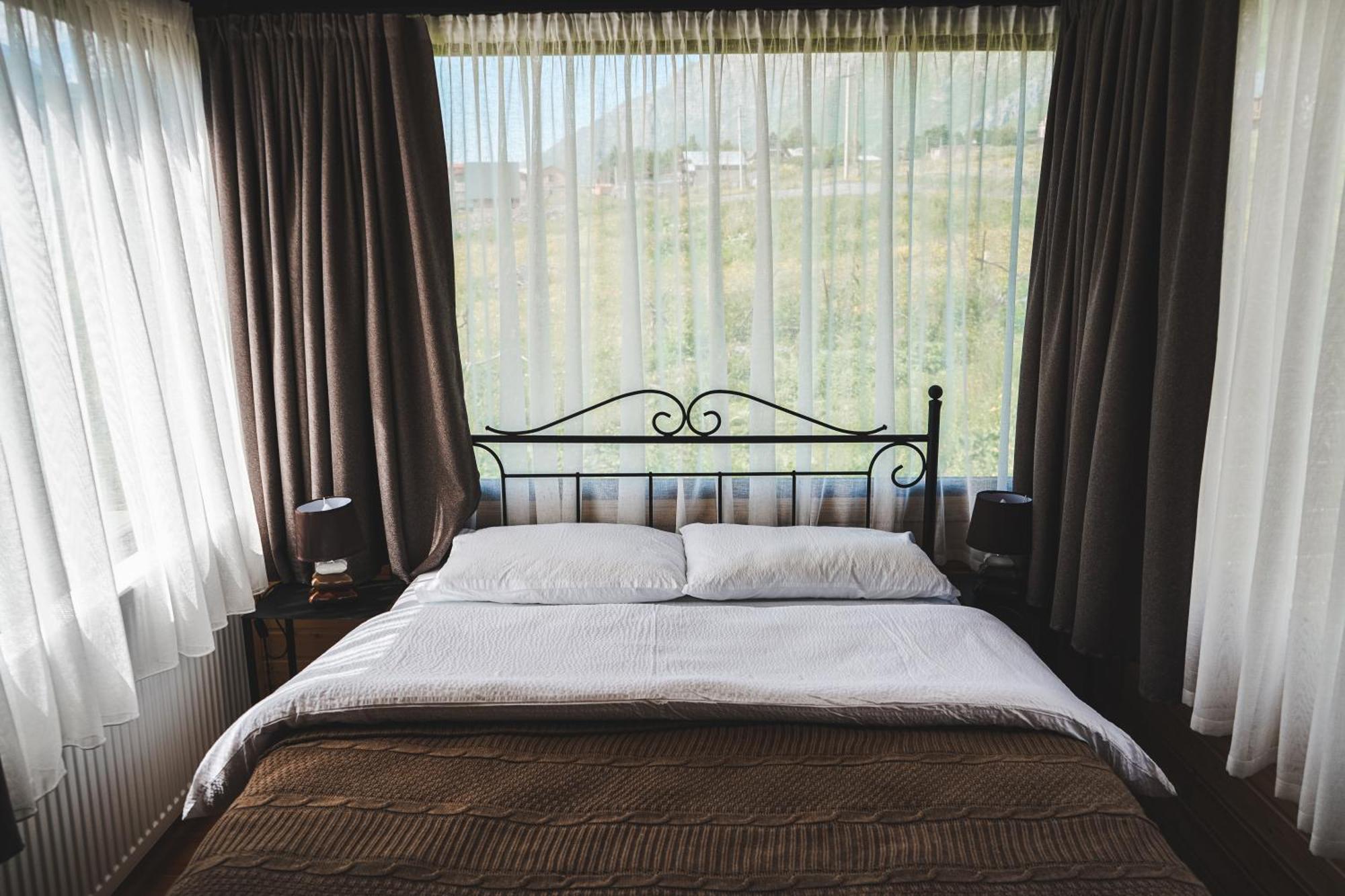 Traveler'S Cottages In Kazbegi Екстериор снимка