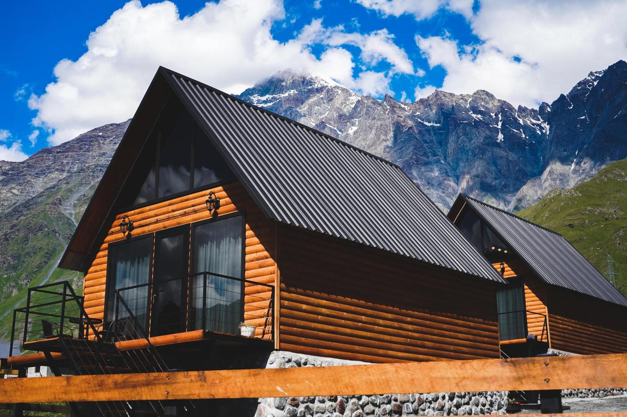 Traveler'S Cottages In Kazbegi Екстериор снимка