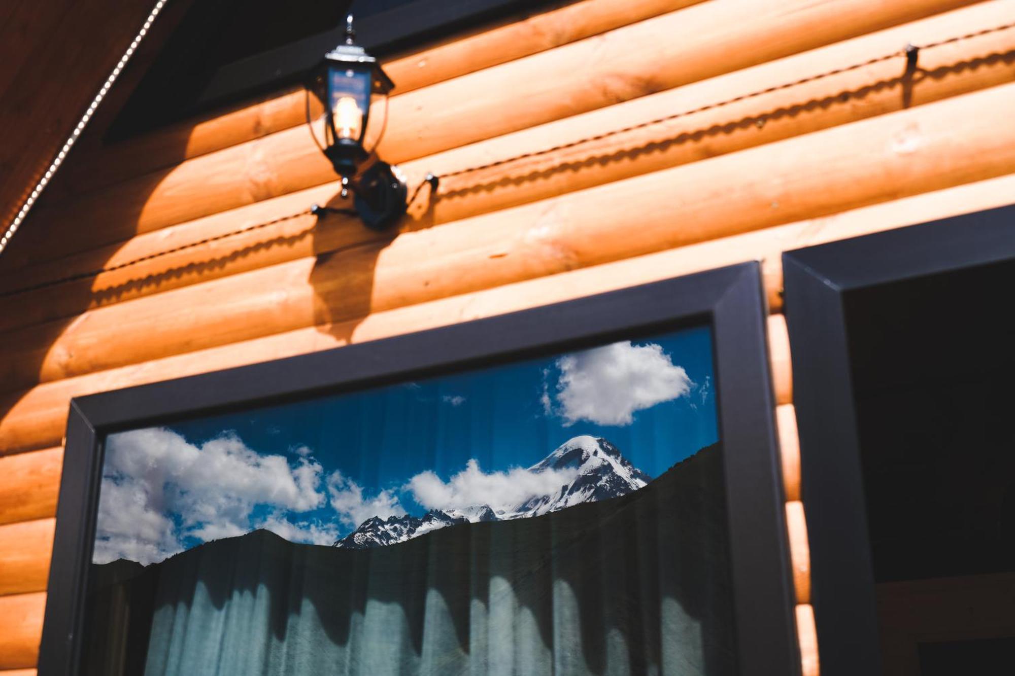 Traveler'S Cottages In Kazbegi Екстериор снимка