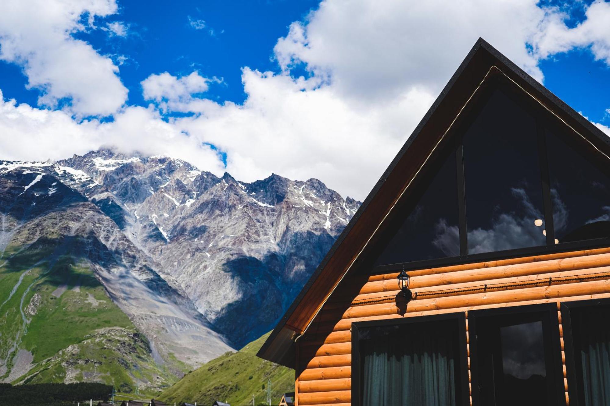 Traveler'S Cottages In Kazbegi Екстериор снимка