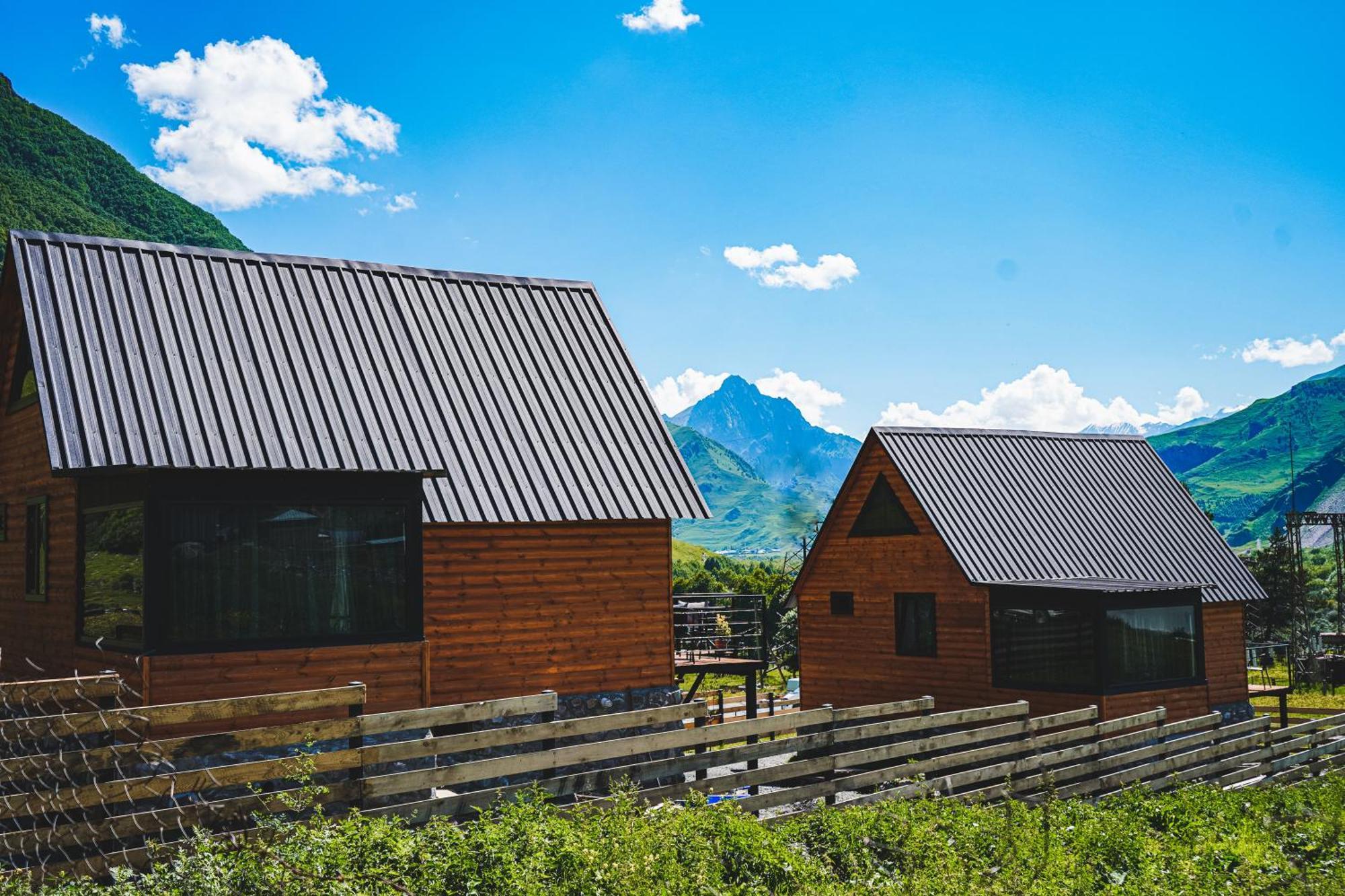Traveler'S Cottages In Kazbegi Екстериор снимка
