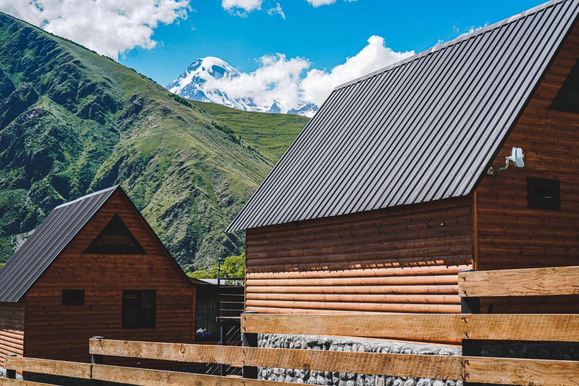 Traveler'S Cottages In Kazbegi Екстериор снимка