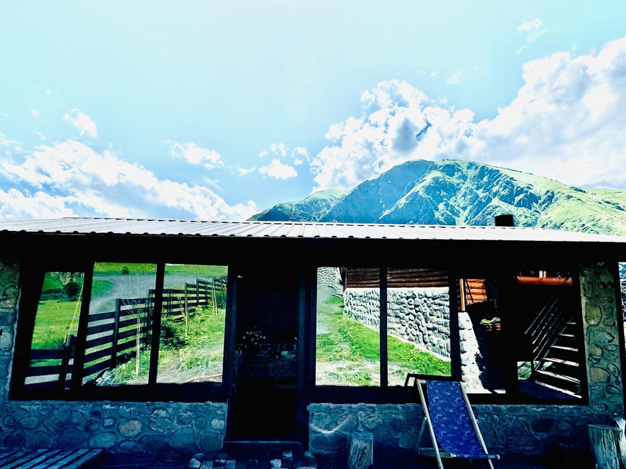Traveler'S Cottages In Kazbegi Екстериор снимка