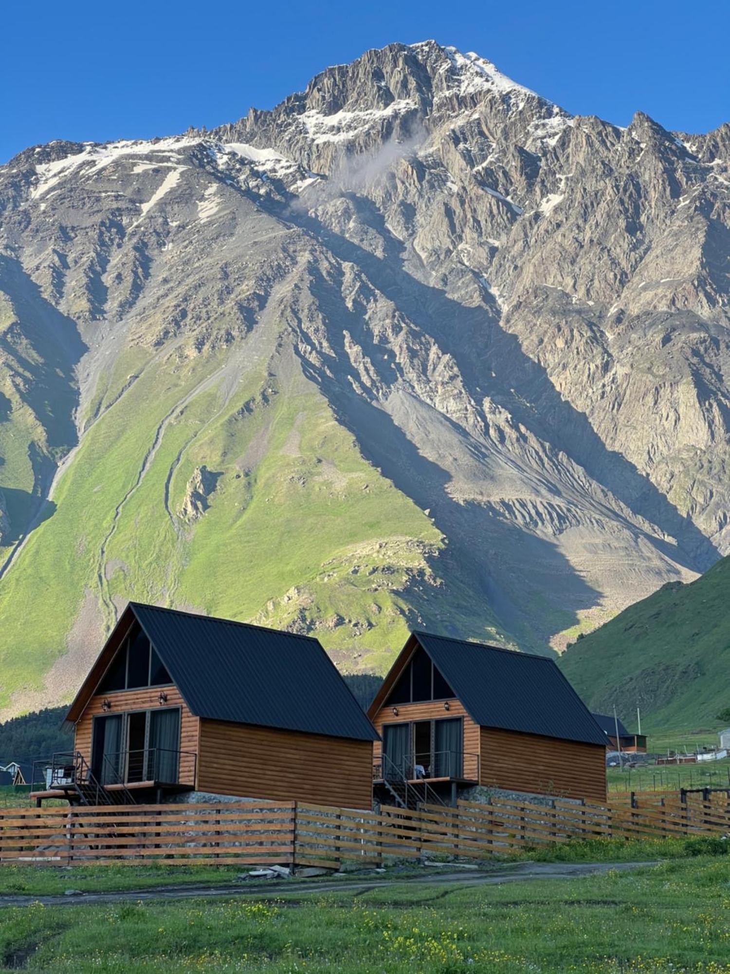 Traveler'S Cottages In Kazbegi Екстериор снимка